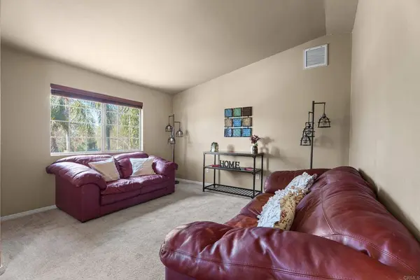 1153 Merritt Dr, El Cajon, CA 92020