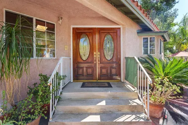 1153 Merritt Dr, El Cajon, CA 92020