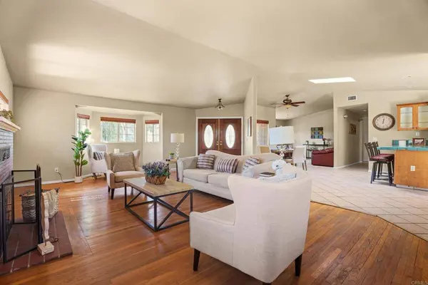 1153 Merritt Dr, El Cajon, CA 92020