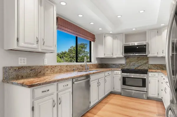 835 E Ave #B, Coronado, CA 92118