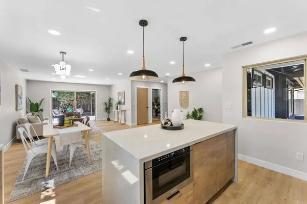 4984 Gaylord DR, San Diego, CA 92117