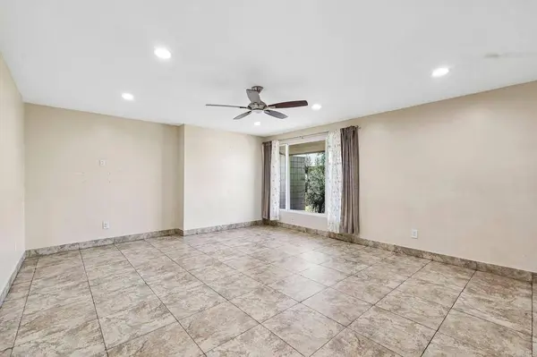 559 Oakdale LN #C, El Cajon, CA 92021