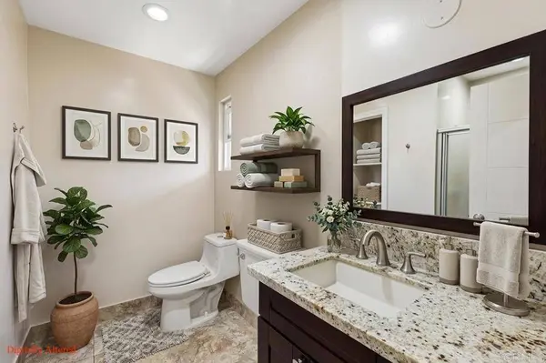 559 Oakdale LN #C, El Cajon, CA 92021