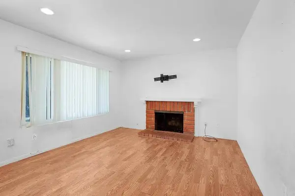 8850 Brentford Avenue, San Diego, CA 92126