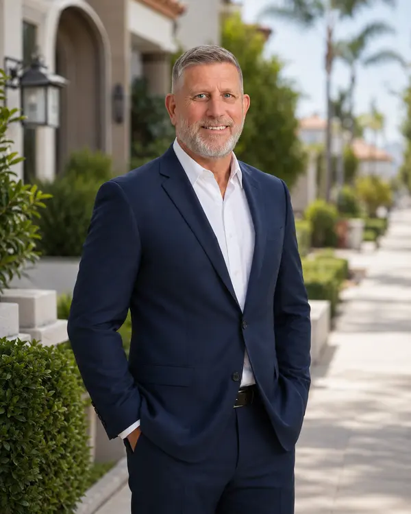 Chris - Standing (Outdoors professional) 1
