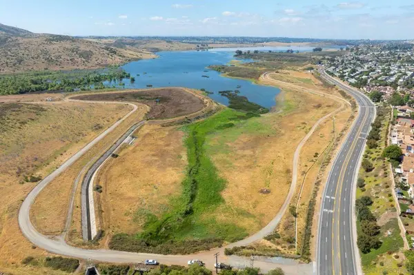 2708 Lake Pointe #209, Spring Valley, CA 91977