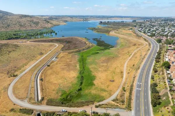 2708 Lake Pointe #209, Spring Valley, CA 91977