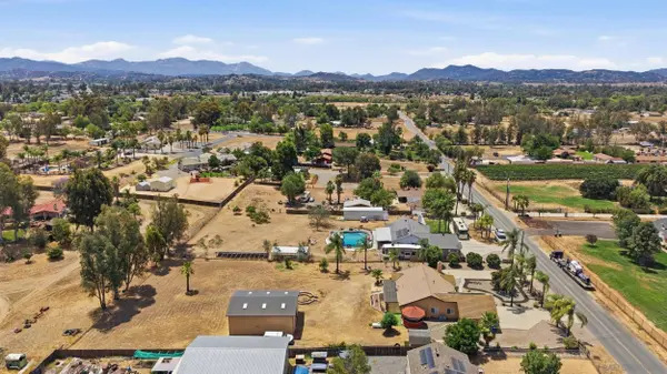 817 Davis, Ramona, CA 92065