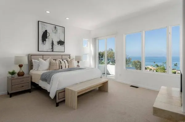 7784 Lookout Dr, La Jolla, CA 92037