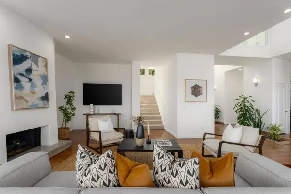 7784 Lookout Dr, La Jolla, CA 92037