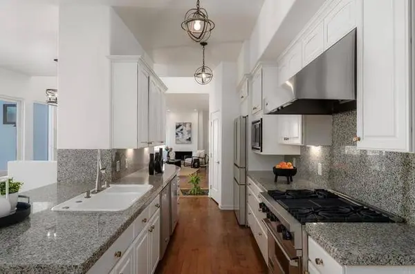 7784 Lookout Dr, La Jolla, CA 92037