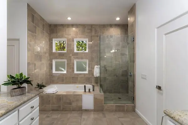 7784 Lookout Dr, La Jolla, CA 92037
