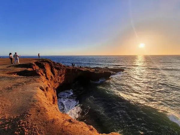 feature image of Best Sunset Spots in San Diego (And the Neighborhoods Near Them)