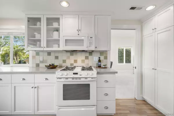 1910 Vineyard Avenue, Vista, CA 92081