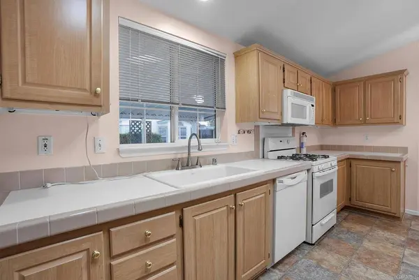 2300 E Valley Pkwy #SPC 101, Escondido, CA 92027
