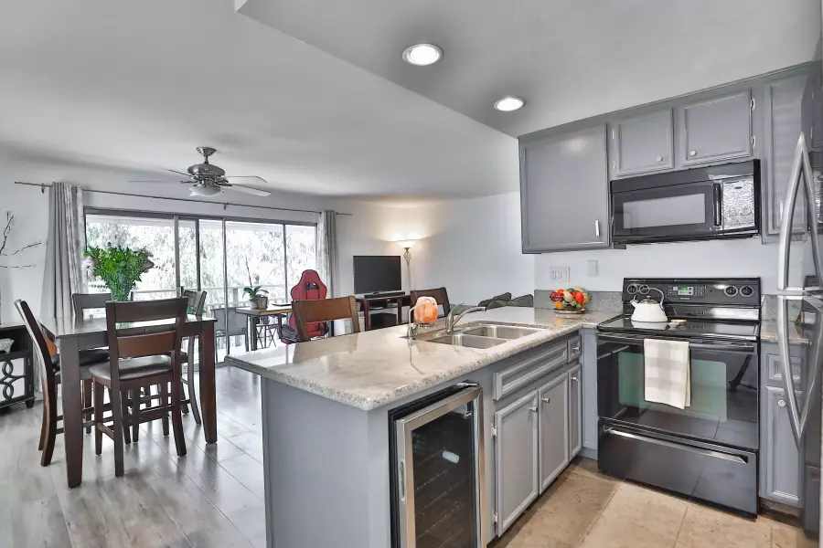 1291 34th St #9, San Diego, CA 92102-2400