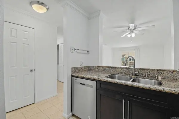 7405 Charmant Dr #2022, University City, CA 92122