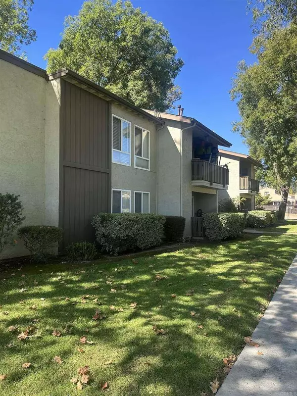 2536 White Oak PL #1, Escondido, CA 92027