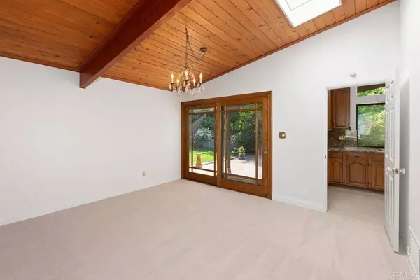 8456 Sugarman DR, La Jolla, CA 92037