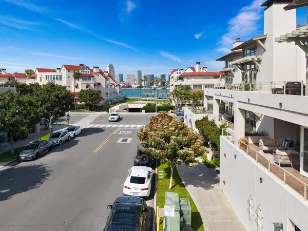 1220 1st ST #204, Coronado, CA 92118