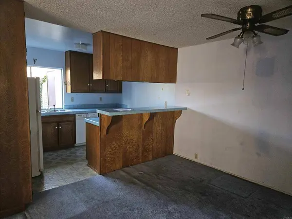 215 Otay Valley Rd #B, Chula Vista, CA 91911