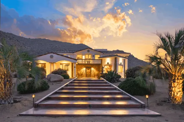 Luxury Joshua Tree Retreat at 8022 Wesley Rd: Privacy, Views & Direct Trail Access