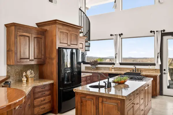 8022 Wesley Rd, Joshua Tree, CA 92252-3056