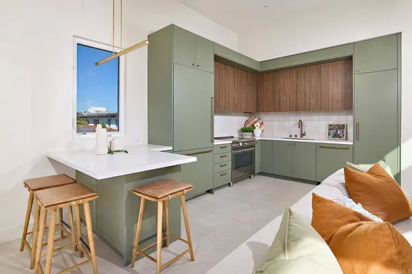 3905 Haines, San Diego, CA 92109