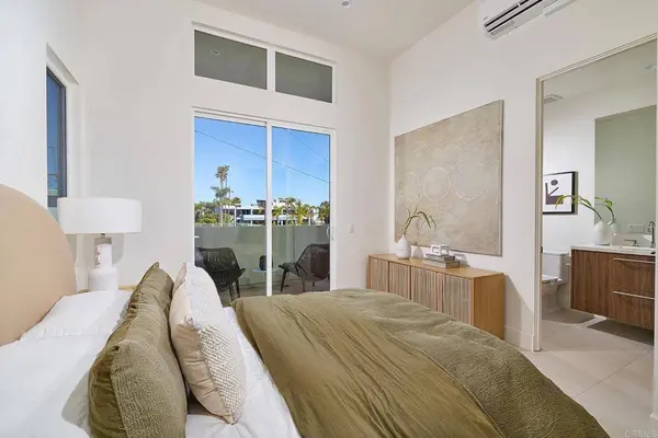 3905 Haines, San Diego, CA 92109