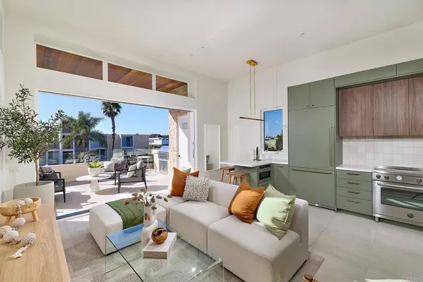 3905 Haines, San Diego, CA 92109