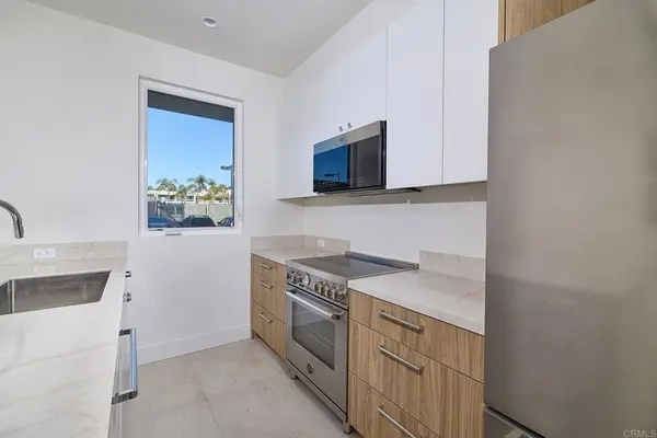 3903 Haines, San Diego, CA 92109