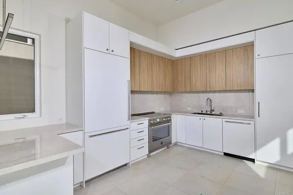 3903 Haines, San Diego, CA 92109