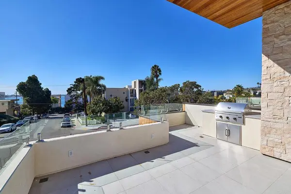 3901 Haines, San Diego, CA 92109