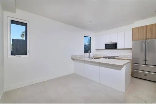 3903 Haines, San Diego, CA 92109