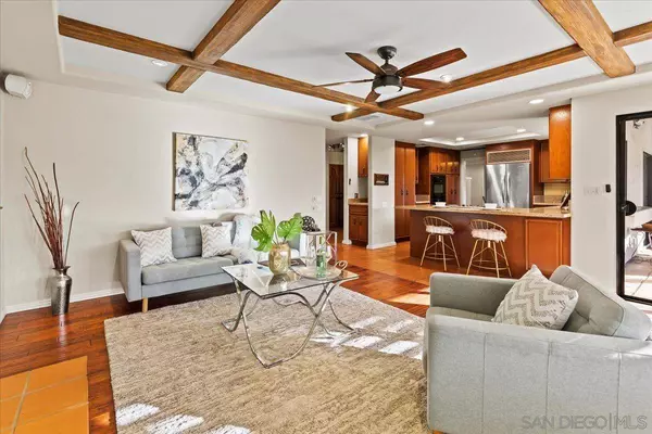 1042 La Sombra Dr, San Marcos, CA 92078