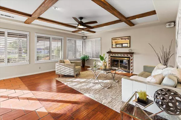 1042 La Sombra Dr, San Marcos, CA 92078