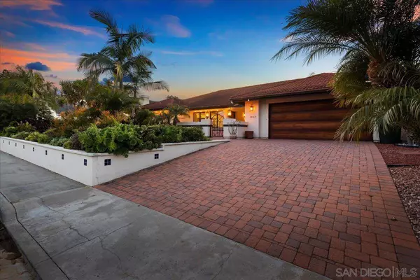 1042 La Sombra Dr, San Marcos, CA 92078