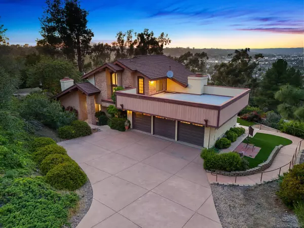 1586 Kimberly Woods Dr, El Cajon, CA 92020