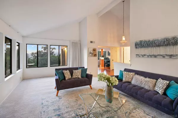 1586 Kimberly Woods Dr, El Cajon, CA 92020