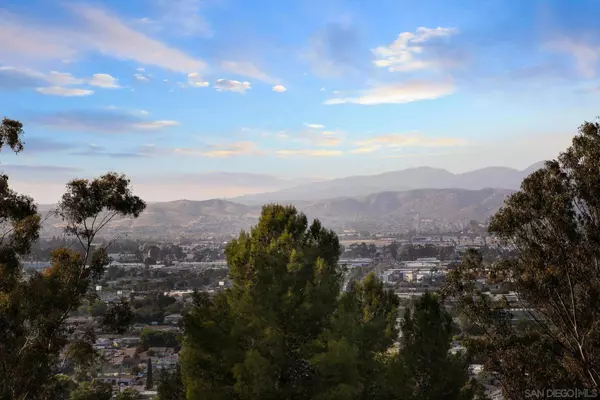 1586 Kimberly Woods Dr, El Cajon, CA 92020