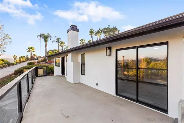 16310 Oak Springs Dr, Ramona, CA 92065