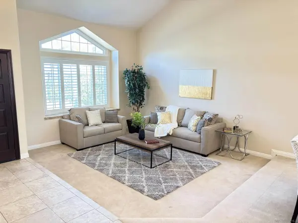 1685 Mountain Pass Cir, Vista, CA 92081