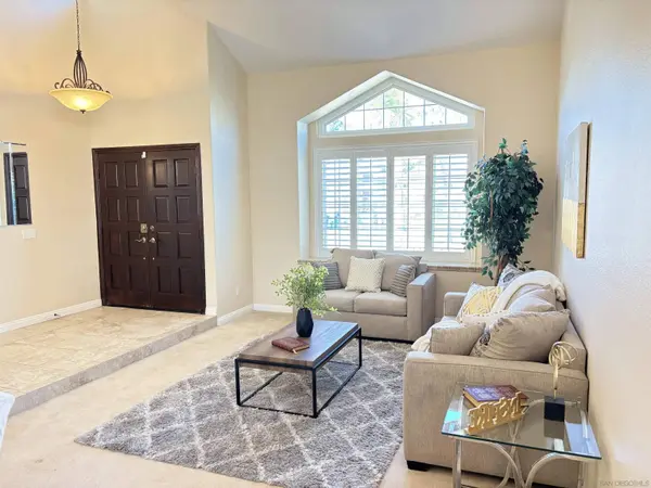 1685 Mountain Pass Cir, Vista, CA 92081