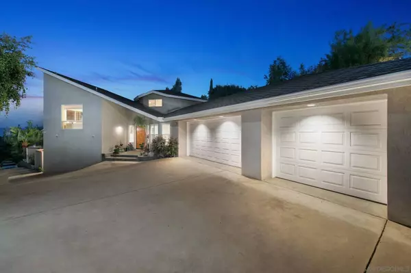 10164 Vivera Dr, La Mesa, CA 91941