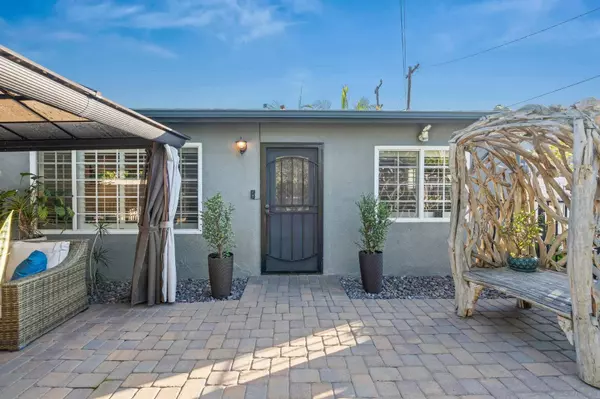 1733 Hornblend St, San Diego, CA 92109