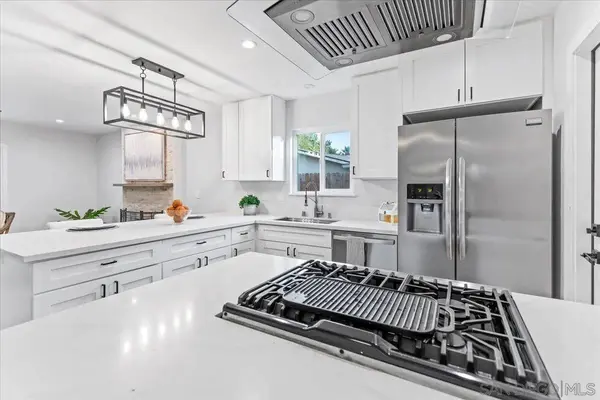 9737 Roe Dr, Santee, CA 92071