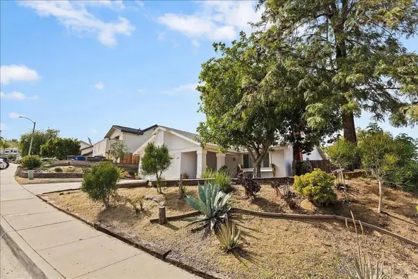 12448 Ridgeton Dr, Lakeside, CA 92040