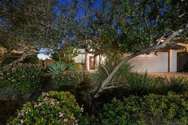 6433 La Paloma St, Carlsbad, CA 92009