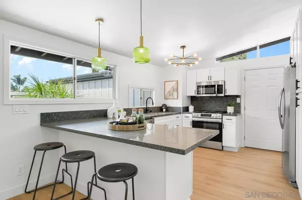 6373 Lake Albano Ave, San Diego, CA 92119