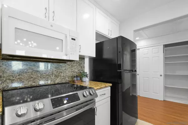 3890 Nobel Dr #1305, San Diego, CA 92122